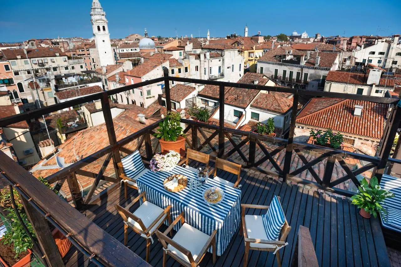 Penthouse With Rooftop Terrace And 360 Views Of Venice - Venice5Th Apartment