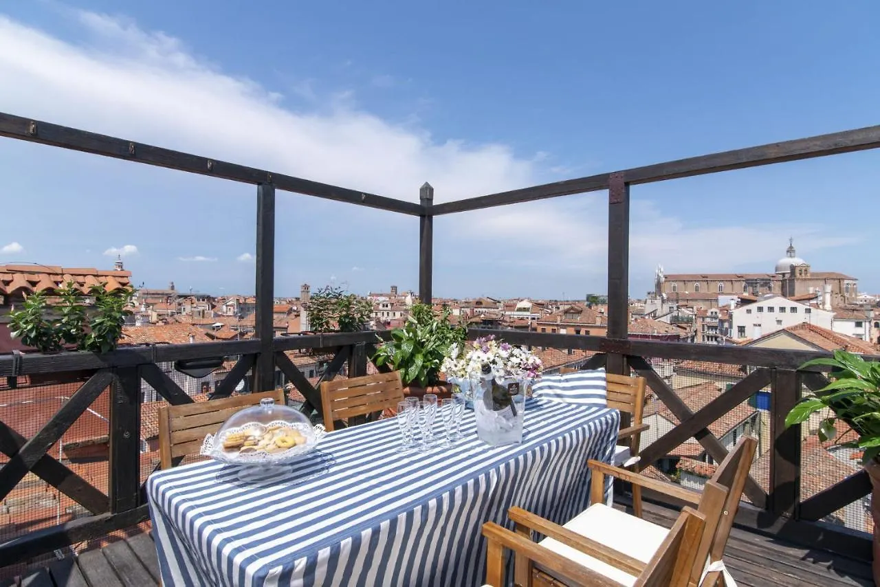 Penthouse With Rooftop Terrace And 360 Views Of Venice - Venice5Th Apartment