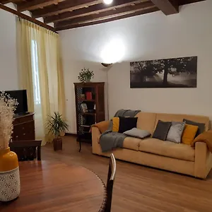 https://chroma-italy-vicolo-antico-apartment.it-romehotels.com