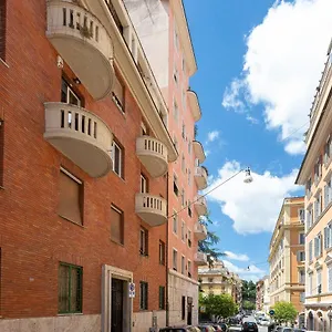 https://colosseum-holidays-rome.it-romehotels.com