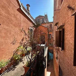 https://terrace-suite.hotelslidodijesolo.com